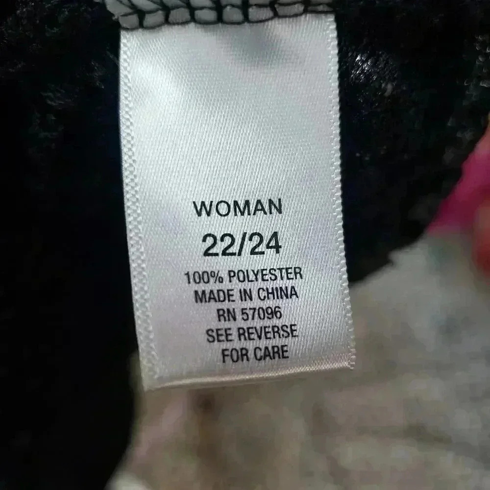 Quintessential Plus Size Cape - Picture 7 of 7